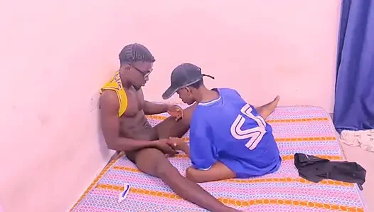 Aşağı Sabitlendi Ve Acımasızca Sikildi