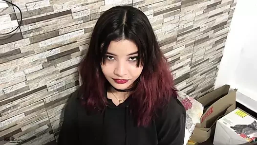 Hiçbir şey söylememe karşılığında erkek arkadaşımın büyük yarağını emiyor - İspanyolca porno