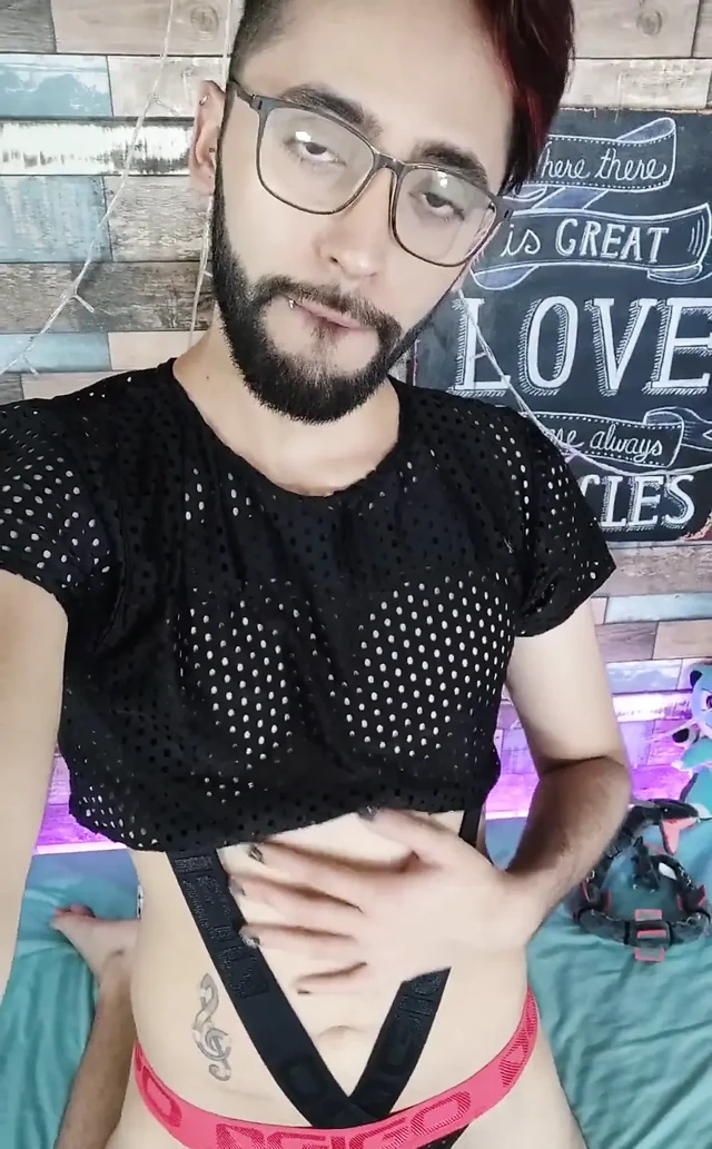 Azgın bir kamera şovundan sonra mastürbasyon yapıyor