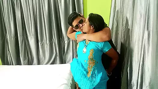 HINTLI OFIS PERSONELI ARKADAŞLARıNıN EVINDE GIZLI SIKIŞIYOR