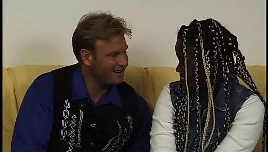 Kamerunische Schlampe das erste mal im Porno