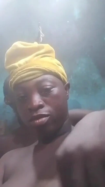 "Büyük bir göğüse düzgün bir şekilde nasıl bastırılır" dan duygusal an