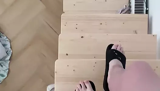 Dairede terlik giymeyi seviyorum