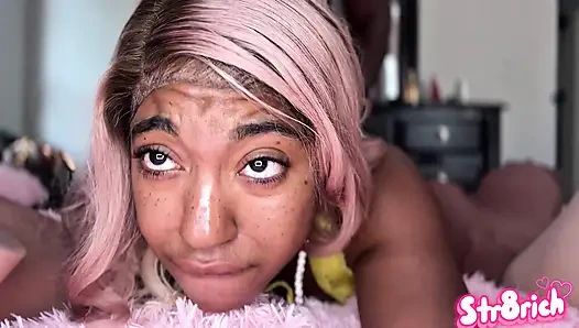 Üvey babam ateşli genç amcığımdayken erkek arkadaşım işte beni genişletiyor