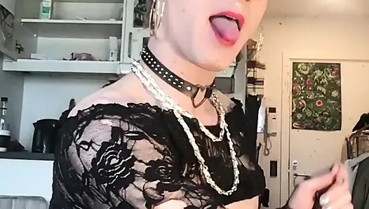 Kadın kılıklı kaltak boi jes brinch