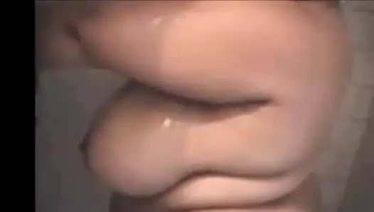 Duşlarda büyük eşekler ve göğüsler ile 4 seksi bbw nineler!