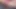 Yeni oyuncaklar denemekten korkan bir kız