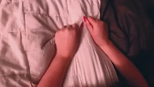 Büyük memeli kar tavşanı genç kız büyük zenci seviyor