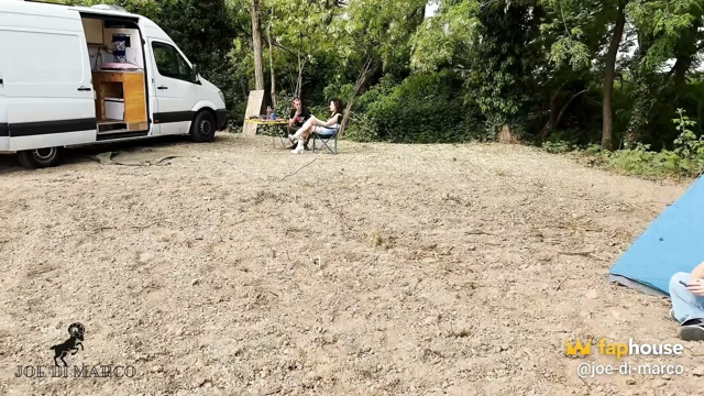 İtalya'da kamp yapmak grup seks yapıyor