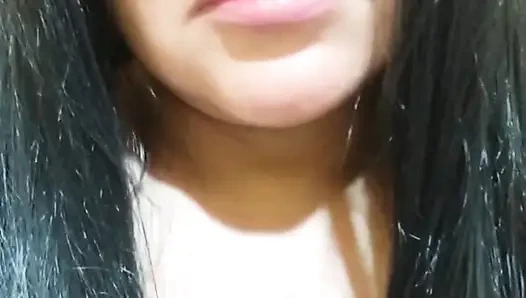 Kırmızı tangalı büyük götlü kadın içinde işini bitirecek bir adamla sikişmeye hevesli