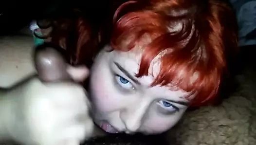 Solgun iri güzel kadın beni boşaltıyor