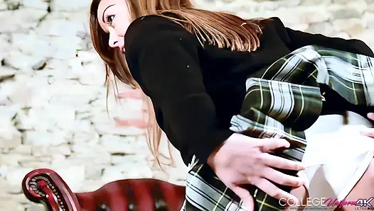 Yukarı sk!rt hayranı lily s