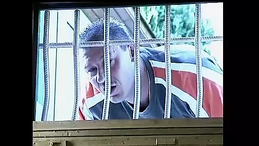 Genç yarağa aç sürtük bilardo masasında sikiliyor