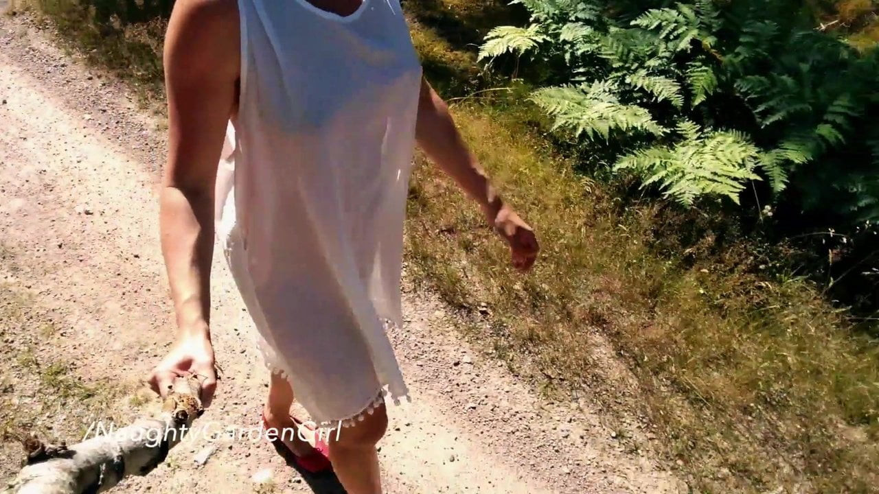 Göl kenarında çıplak gezinti ve orgazm