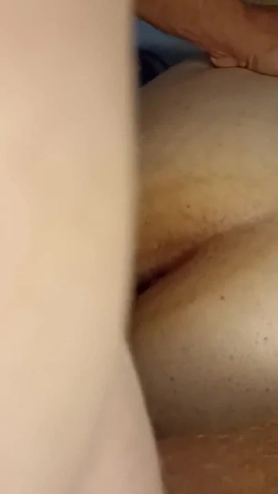 Üvey anne sabahları domalarak ayağa kalktı ve üvey oğlunun onu sert sikişinden kurtulmak için onu sikmesine izin verdi. | Klip 3