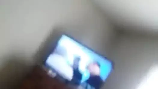 Karım boşalana kadar beni okşuyor