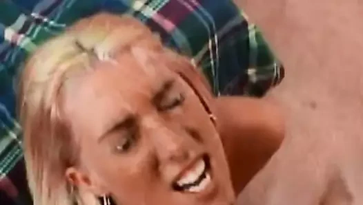 Sarışın kadının içine boşalıyor