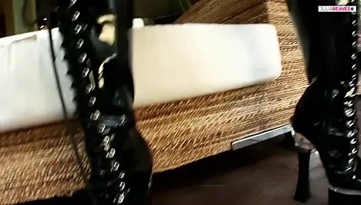 Açık tenli kaltak götten sikiliyor