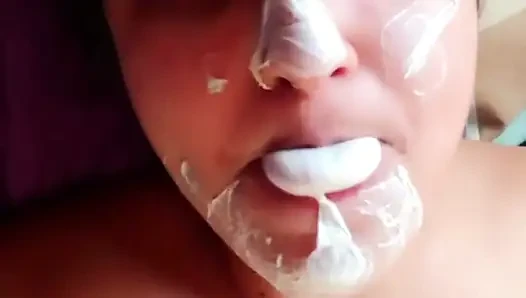 Yapışkan kabarcıklı yüze boşalma - çıplak bakış açısı - tavşan tezgahçı