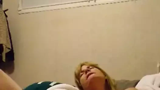 2 göstermeyi seviyor