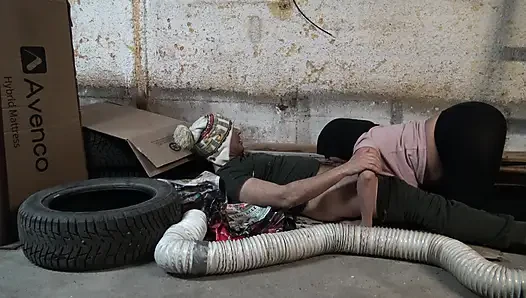 Nymphomaniac kız New York'ta sokakta beş parasız götlü bir serseriyle seks yapıyor