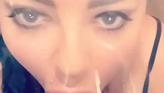 O yarağı em! Sodding covid maskem yoluma çıkamıyor! O yarağı istiyorum
