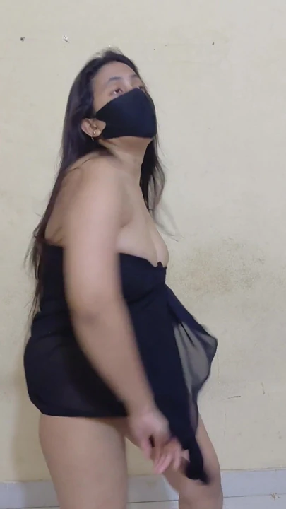Evde seksi dansımı inceliyorum | Klip 2