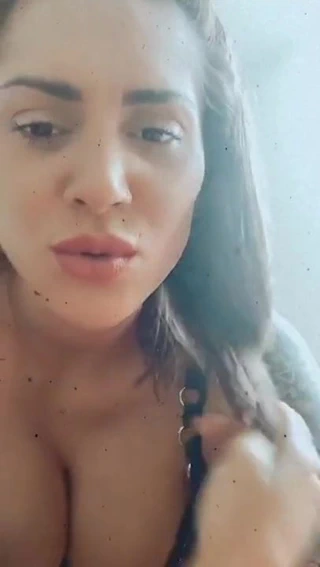 seksi göt ve büyük memeli kız