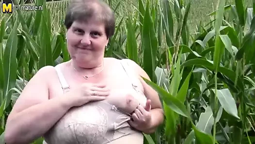 Büyükanne çirkin şişman gibi