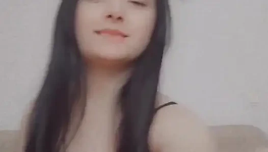 Banyomdaki güzel kadın