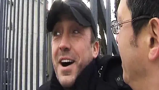 Sarışın Fransız fahişe yüze boşalmadan önce iki yarağa biniyor