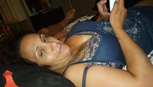 Kötü kadın sürtük olma düşüncelerine mastürbasyon yapar, sonra boşalır.