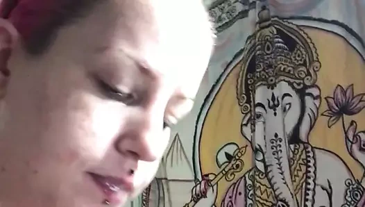 Döl boşalması dildo emiyor