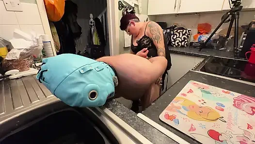 Sahibe izars acımasız ceza buzdolabında ve mutfakta