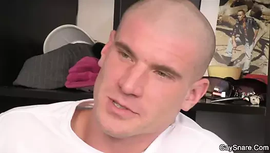 snared kel adam verir kafa ve sürmek gay horoz