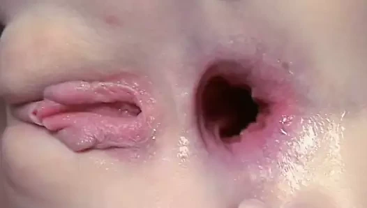 Sarışın fahişe gırtlağına kadar alıyor ve sikiliyor