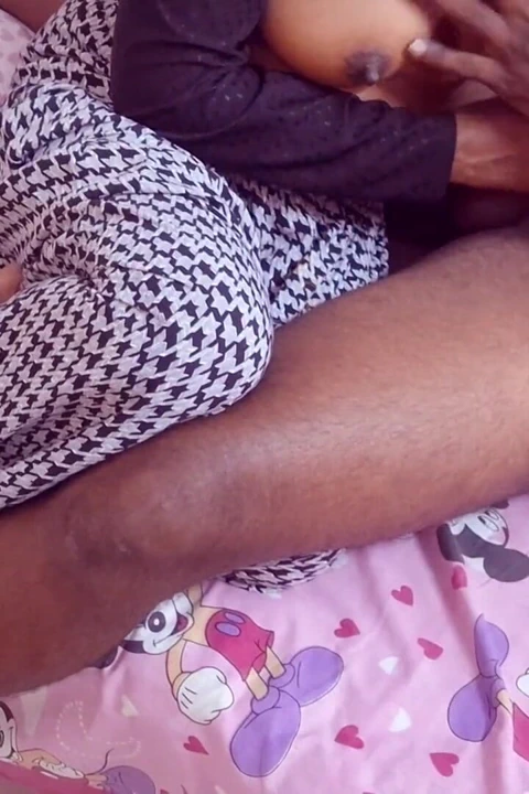 Well Wisher Hintli evli bayanla sikişiyor