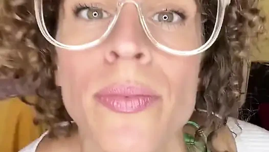 Yahudi üvey anne üvey oğlunu ve arkadaşıyla sikişiyor! Üvey annenin daha fazlasını söylemene gerek var mı?!