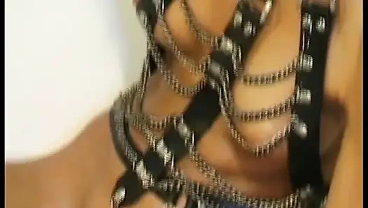 Bu Alman lezbiyenler sürtük büyük oyuncaklarla eğlenmeyi seviyor