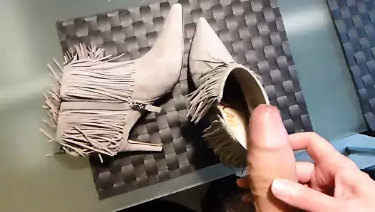 Cum içinde hanımları gri ayak bileği çizme