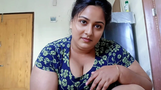 Hintli sakso yarak emiyor ateşli kız seksi edepsiz konuşma