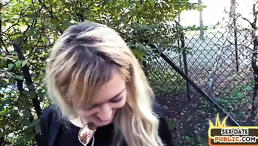 Sıska seks randevusu hatun açık havada emiyor be4 sikiliyor