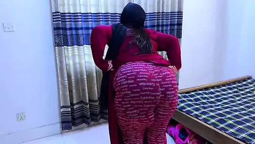 Arap güzel büyük göt ve büyük memeli ateşli üvey anne amına mastürbasyon yaptıktan sonra fışkırtıyor ve işiyor