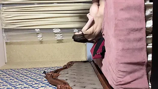 Sheer Misssvikki'yi tutmamasına izin verdi