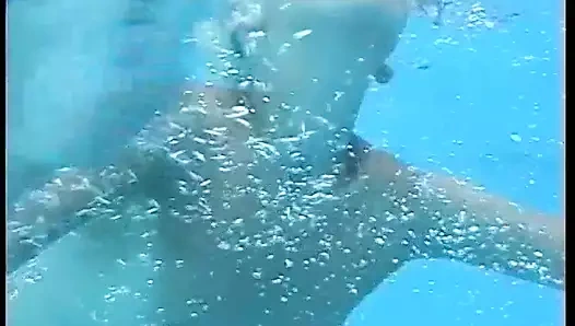 Edepsiz sürtüklerle harika üçlü seks çifte penetrasyon dvd'si