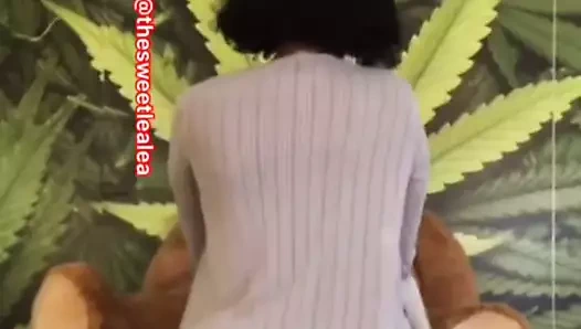 Bir elbise içinde tatlı lea seksi dans