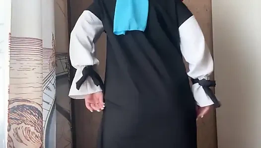 Tesettürlü kız esneme yaparken azıyor