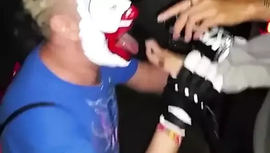 Palyaço ayak parmaklarında emme