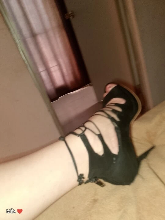 Горячая горячая Mía, вкусная и очень горячая