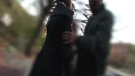 A126G10 bir grup zenci adam tek başına seyahat eden olgun kadınları alıyor! Merakla tahrik edilen kız, bir kaplıca hanına davet ediliyor ve olağanüstü, büyük bir aşkla seks yapıyor!